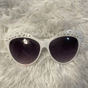 White Cateye Sunglasses • Black lenses